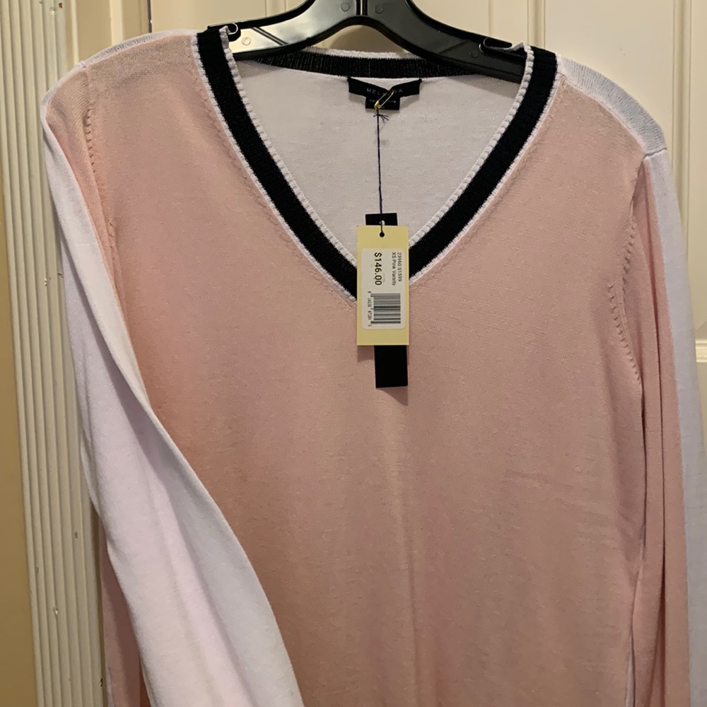Classic summer v-neck 100% cotton sweater.